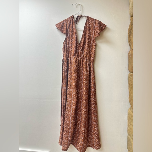 Boho-Chic Wrap Dress with Flutter Sleeves and pockets - Picture 2 of 7